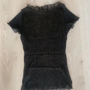 Glittrig partytopp  - Snygg partytopp som passar i alla lägen! 