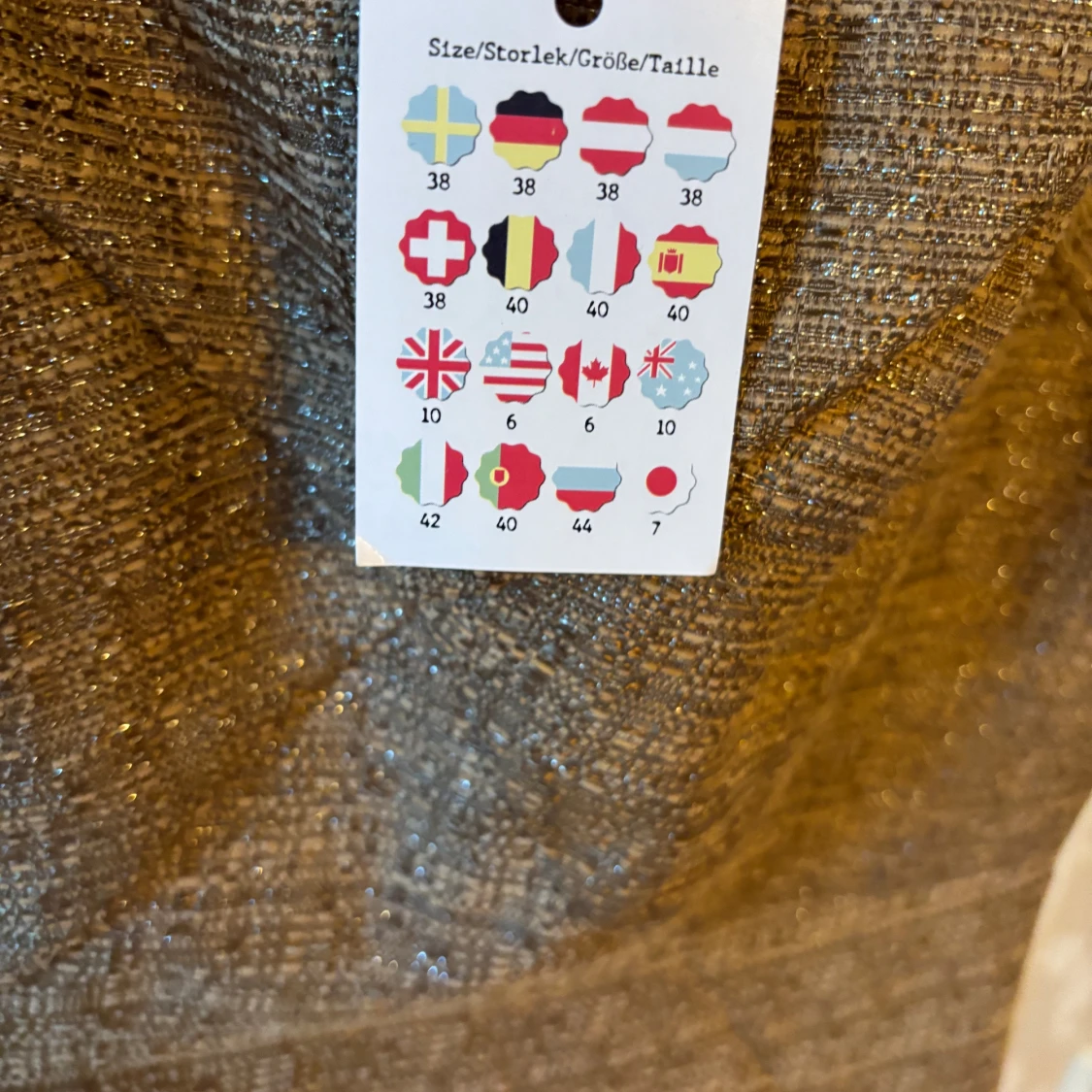 Guldig klänning, Emmy design  - 91