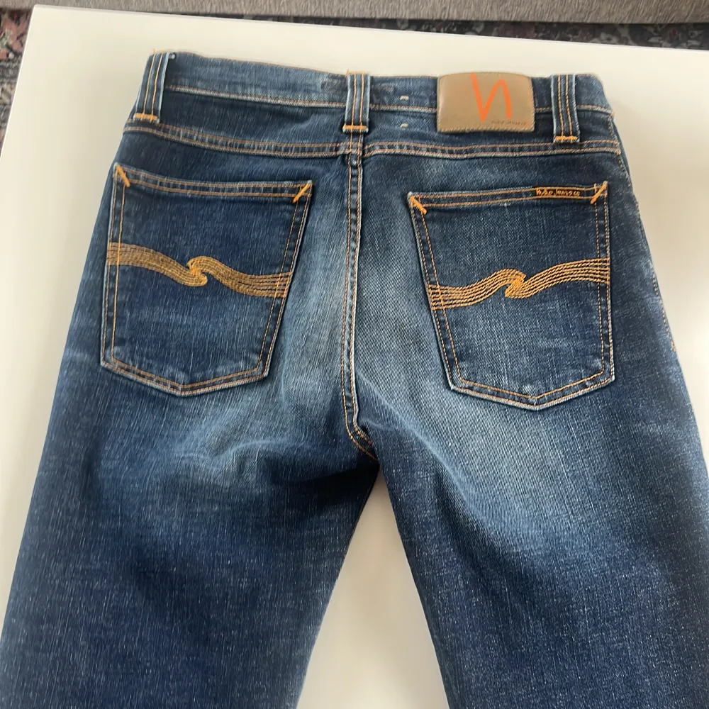 Helt oanvända jeans, testats en gång. Ny pris:1400kr. Jeans & Byxor.