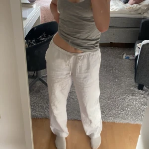 Lågmidjade linnebyxor  - Säljer mina lågmidjade linnebyxor, superfina nu till sommaren❤️🙌🏻