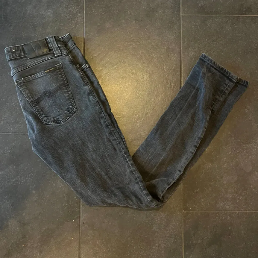 Nudie jeans i ny skick( 8-10). Säljer dessa pågrund av fel storlek!  Hör hjärna av dig vid fler frågor😃  Mvh Loa . Jeans & Byxor.