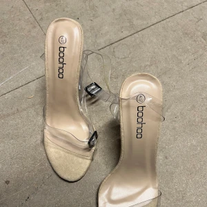 Eleganta klackskor  - Kristall genomskinliga klackskor i storlek 37