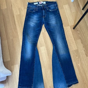 Flare Levi’s Jeans  - Storlek S  Bra skick 
