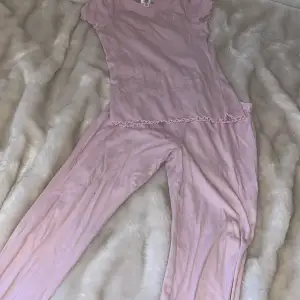 Rosa fint pyjamas-ser från Lindex💗 Säljer då den ej kommer till användning🫶🏼