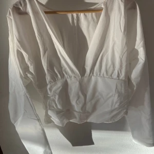 Sommar blus - Aldrig använd. Passar dig med storlek S-M