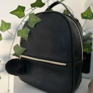 Jätte söt 😍 mini ryggsäck från H&M🙌 så HIMLA söt ❤️🔥