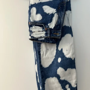 Jeans - Jeans jag knappt använt. Ser ut som nya. Passar 160-165cm längd. 32 i midjan. Köpte för 500.🪴🥰
