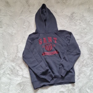 Gant hoodie - En Gant hoodie i bra skick