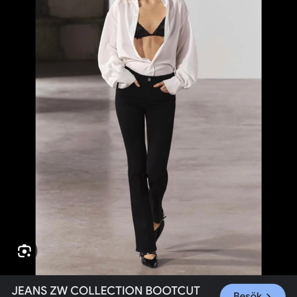 Low-mid waist bootcut jeans i storlek 34 från Zara nästan aldrig använda. Jeans & Byxor.