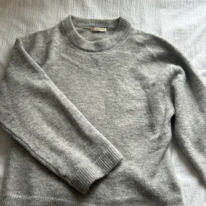 Stickad tröja - Stickad tröja från Gina gricot, Xs och knappt använd❤️