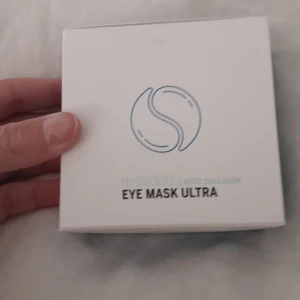 Eye patches!!!! - Jättesnygga och trendiga eye patches!!! Säljer pga kommer it till användning. Heeeelt oanvända har bara öppnat och kollat,nyskick!!! Jag tror att de inte finns att köpa på de flesta ställen!!! Köpte för 69.