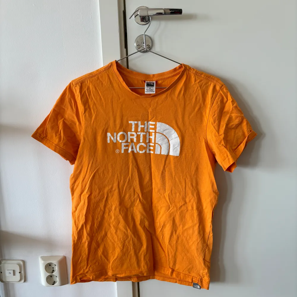 Storlek S Från The North Face. T-shirts.