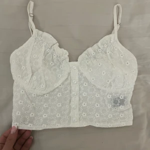Vit crop-top - Somrig crop top, storlek S.
