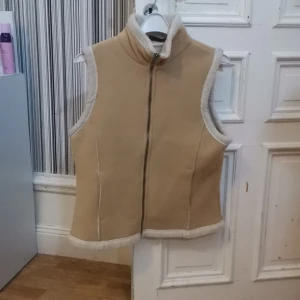 Väst - En jätte snygg väst knappt använt från Lindex 