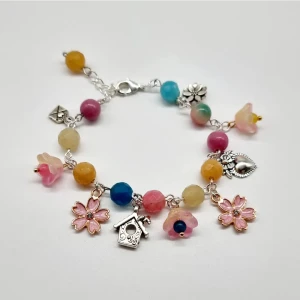 Handgjorda armband  - ♡ Material-Turmalin ädelsten, glas,rostfritt stål,silver pläterade-hjärtat. Nickel fri. Armbandslängd: 17,5cm och  2,5cm lång förlängninskedja för justering.🌸 50kr