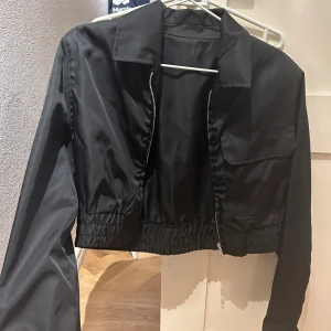  Kort blazer Filippa K - Köpte denna blazer från Filippa K (det är från en provkollektion så därav är det ingen lapp). Storlek xs/s. 