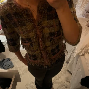 Zara topp - Säljer denna zara topp i stolek M men den passar mig som har s/xs knappt använd 🫶🏼🫶🏼