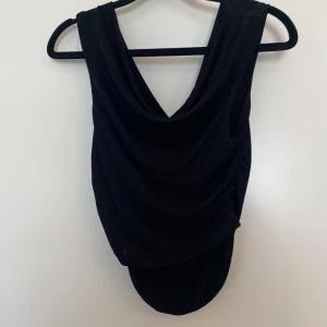 Topp - En svart topp från SHEIN i storlek S