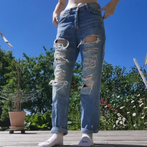 Boyfriend jeans low waist - Boyfriend jeans low waist som aldrig använts. 