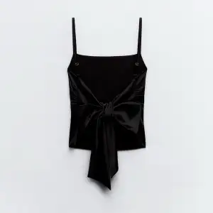 Söker denna toppen från Zara i svart eller vit i S, eller XSKontakta mig ifall ni vill sälja!
