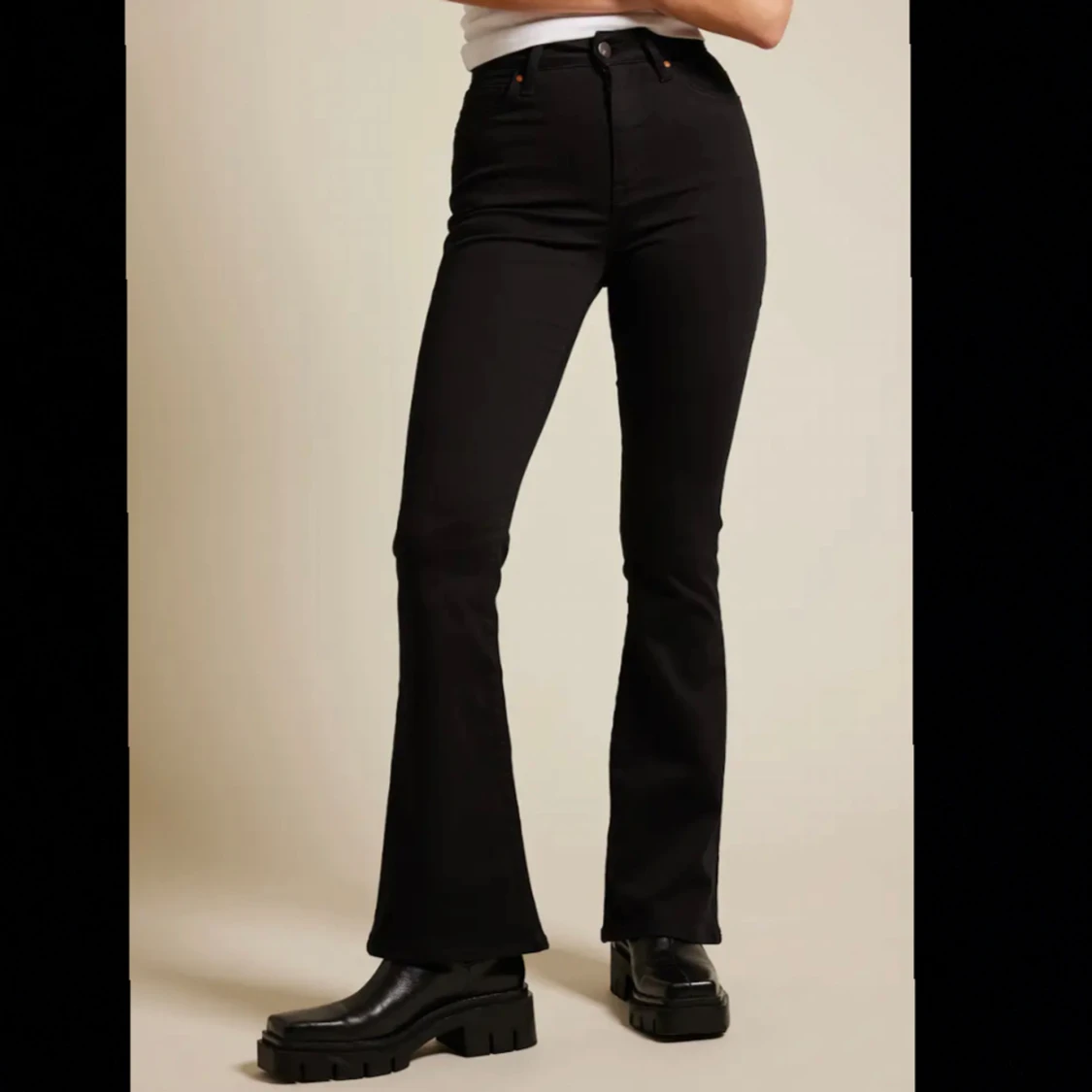 Jättefina svarta jeans från Bikbok💕