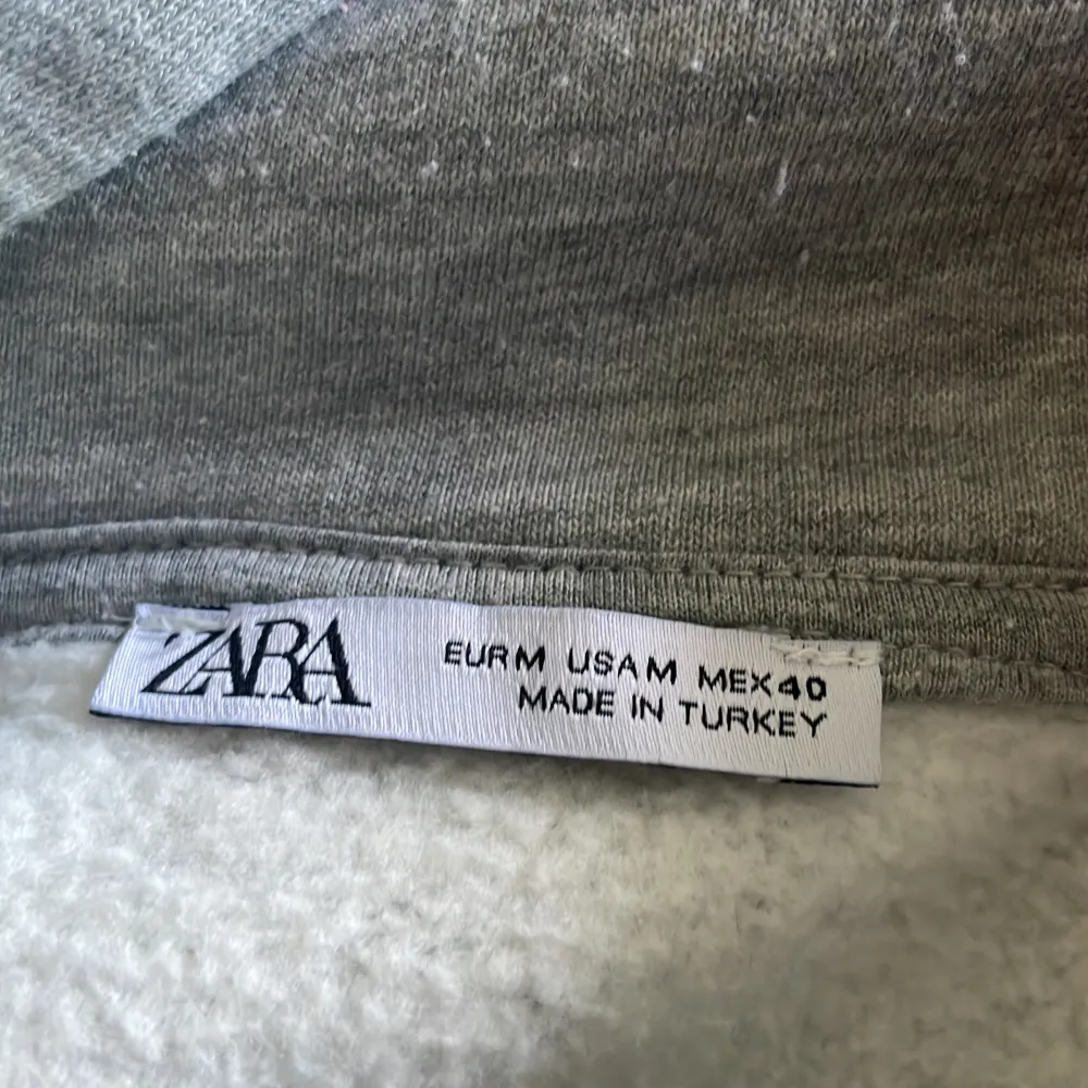Zara hoodie  Storlek: Medium Normal passform. Hoodies.