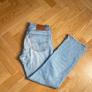 Levi’s 501  - Levi’s 501 i ny skick ny pris cirka 1200kr mitt pris 250kr pris. vi kan snacka om priset vid snabb affär.