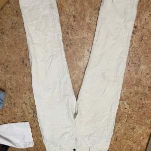 Byxor - Ett par byxor från HM till ett bra pris nästan helt nya 