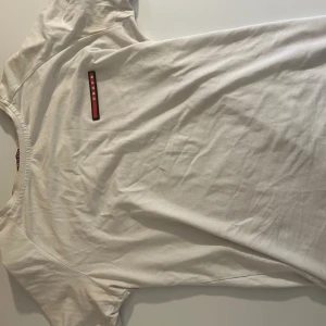 Prada tröja - Jätte bra skick. Kvitto finns.