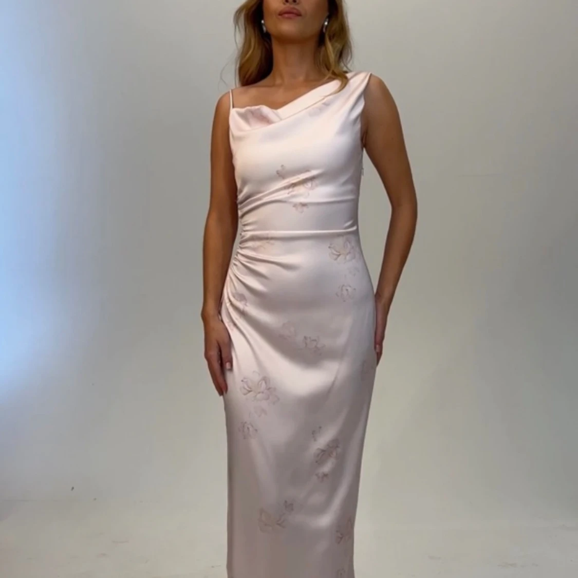 Adoore helt ny oanvänd satinklänning bröllopsgäst  - 91