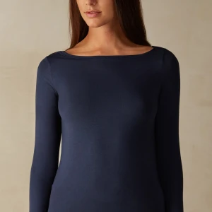 Intimissimi tröja - Jag säljer en helt ny intimissimi tröja i intense blue som jag fick när jag fyllde år för någon dag sen men den var tyvärr förstor!💞 Skriv för fler bilder