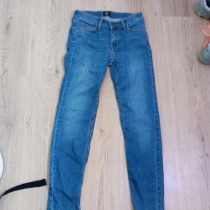 Lee jeans  - W 24/L28  Knappt använda 