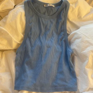 Blått linne - Säljer detta basic blå linne från zara i storlek S💗💗
