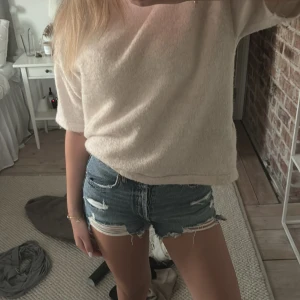 jeansshorts zara - oanvända jeansshorts från zara!