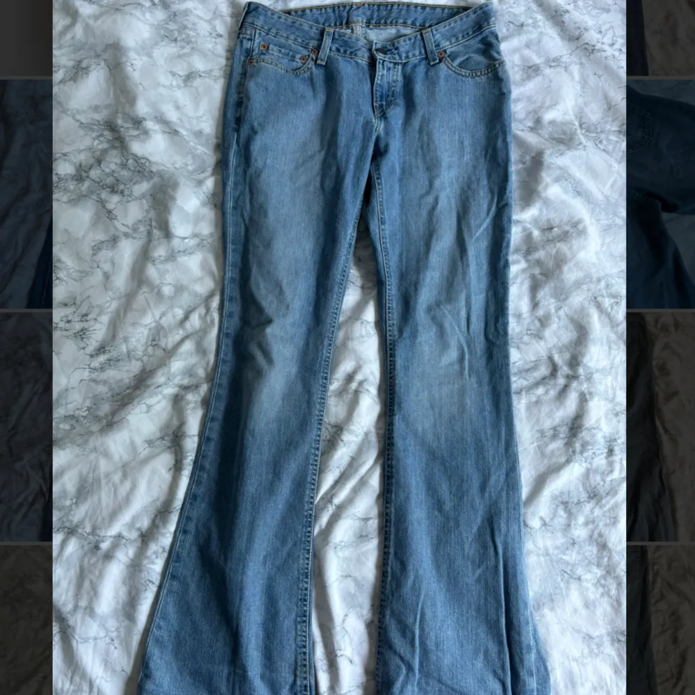 Lågmidjade Bootcut jeans från Levis i storlek 32/34! Själv har jag s i byxor vanligtvis och de är lite för stora:( . Jeans & Byxor.