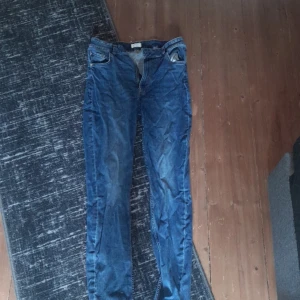 Jens  - Storlek L är jätte skönta skinny jens 