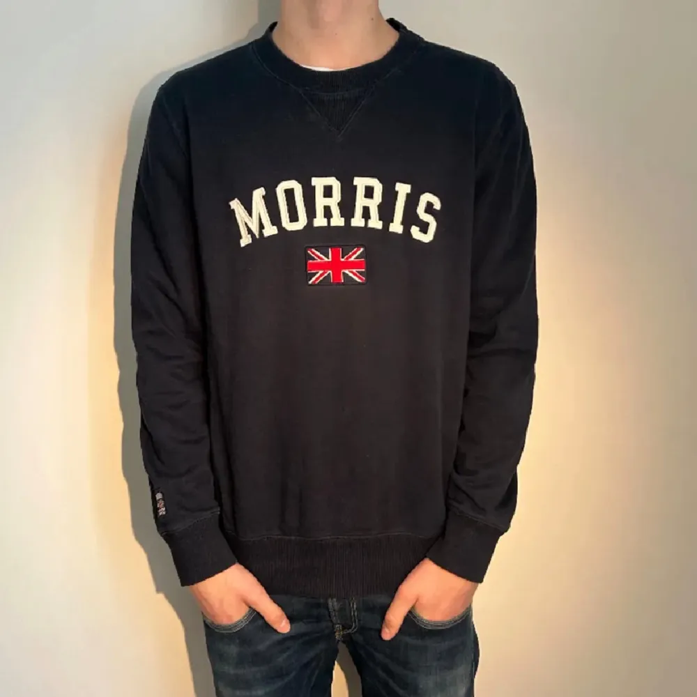 Snygg och skön Morris tröja. Storlek M, modellen är cirka 185 cm. Hör av dig för fler bilder eller frågor . Tröjor & Koftor.