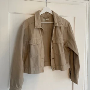 Jeans jacka - Fin beige jeans jacka 