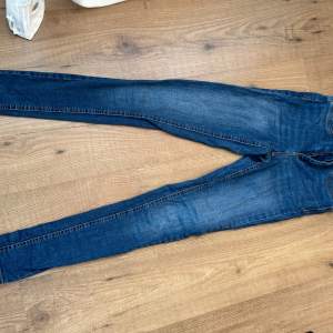 Skinny jeans från Gina tricot i strl S