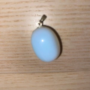 Opalliknande hänge - Jättefint 🩵