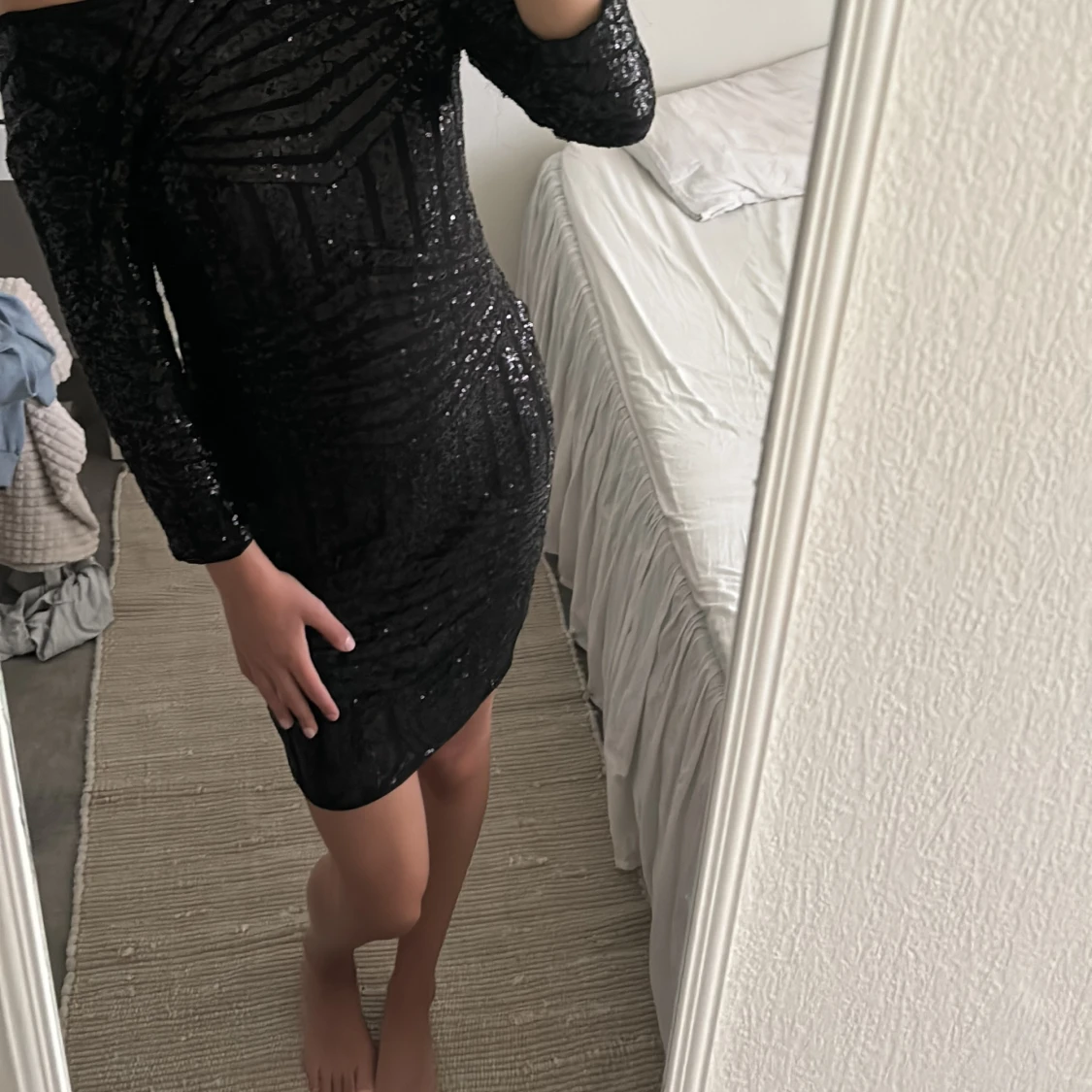 Svar, glittrig paljettklänning  - 92