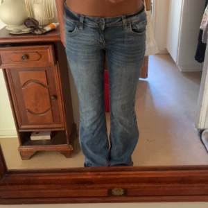 Lowaist jeans - Aldrig använt 