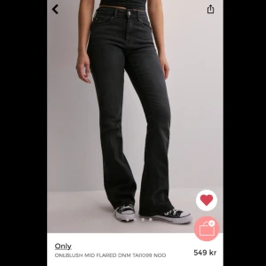 Bootcut Jeans ONLY - Suuupersnygga jeans från Only! Säljer pga att de är något för korta för mig. Sprillans nya och bara testad en gång🤩