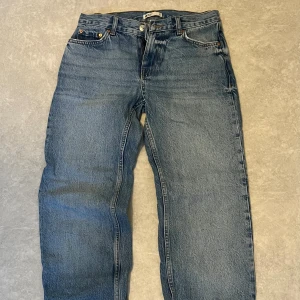Raka Gina jeans - Raka lågmidjade jeans ifrån Gina! Lite större i storleken 