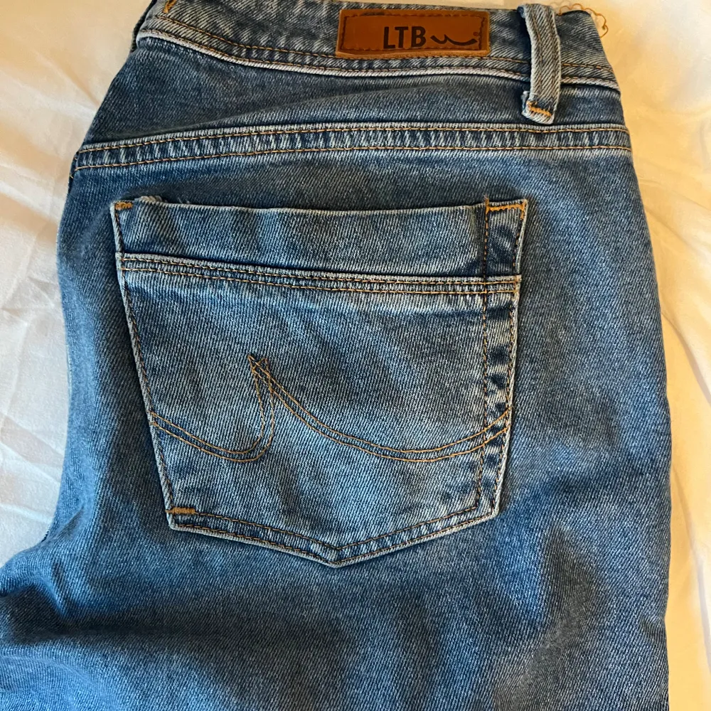 Finaste färgen av ltb valerie jeansen!! Väldigt låga i midjan och super snygga!!. Jeans & Byxor.