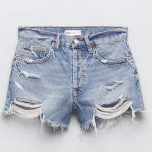 Jeans shorts - Jeans shorts i nytt skick, säljer då dem inte passar mig.