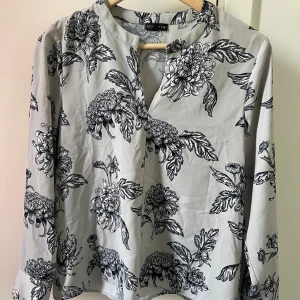 Fin blus - Helt ny blus 38