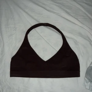 Brun bh - En brun halter-neck bh i storlek S