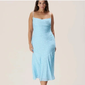 Verona Dress - Verona dress i nyskick. En helt otrolig klänning, men säljer på grund av att den är lite för stor för mig. 💕🌸