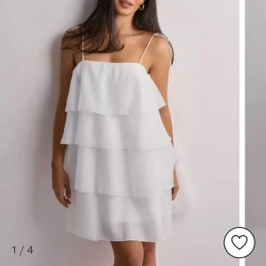 Ginatricot vit klänning - Använd 1 gång